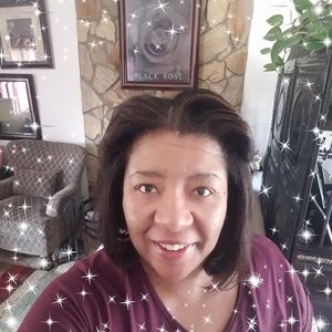 Meet your Posher, Cynthia